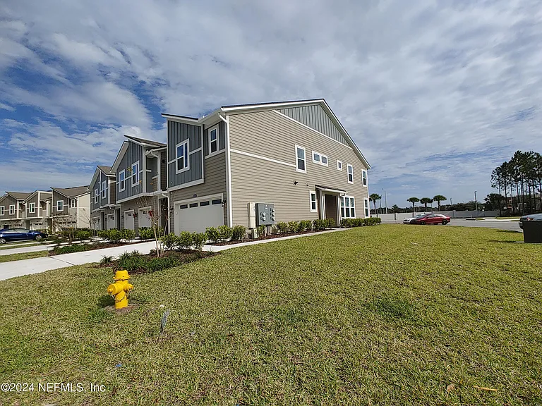 11253 Minnetta Ct — Photo 1
