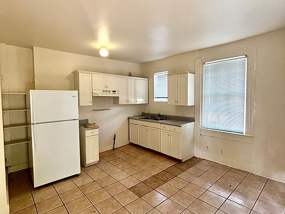 2nd image of 706 W 32nd St APT C