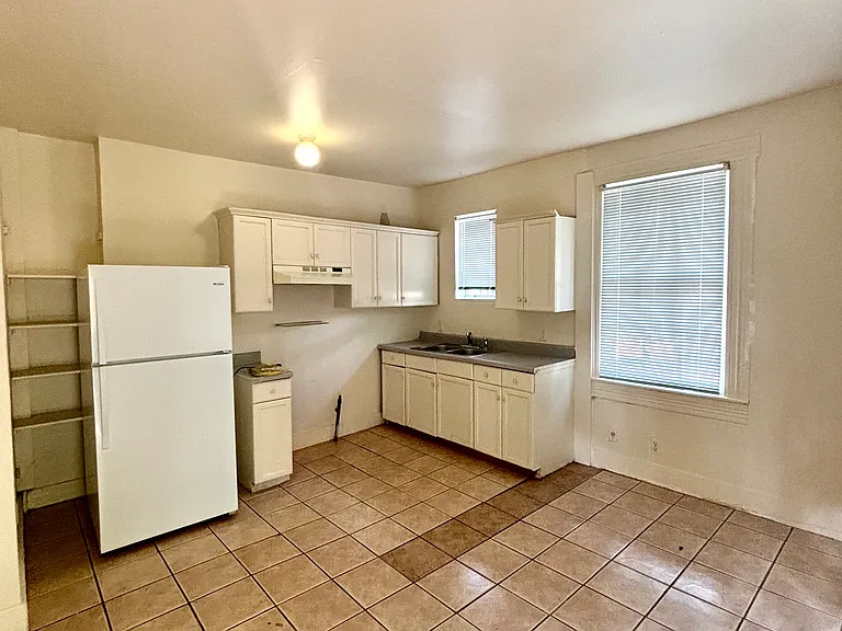 706 W 32nd St #C — Photo 2