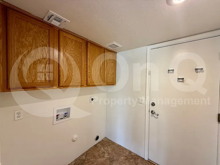 6321 E Roland St — Photo 23