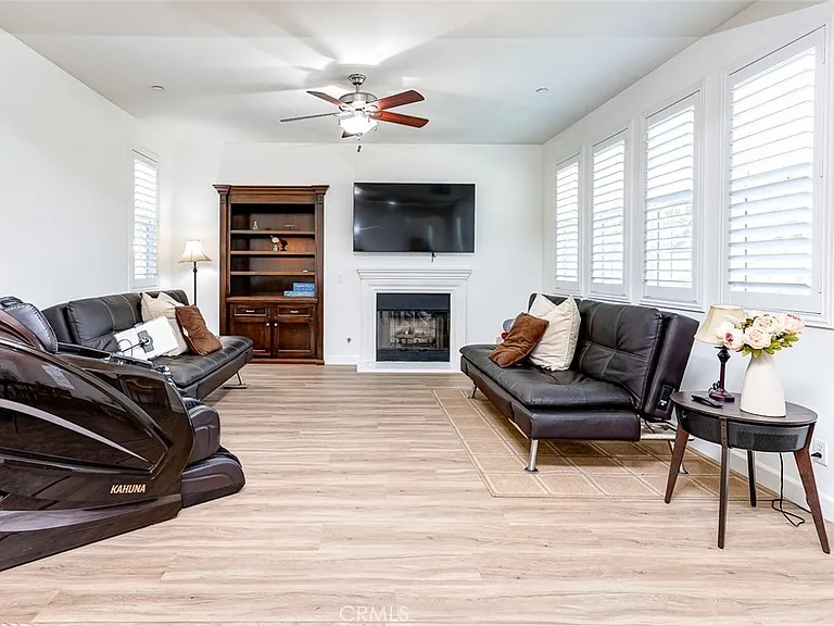 15220 Cambridge St — Photo 3