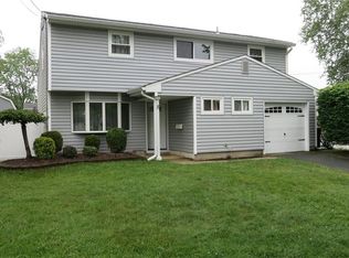 8 Twain Ave, Old Bridge, NJ 08857