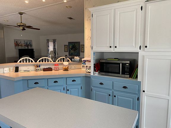 4th image of 5651 SW 56th Ave