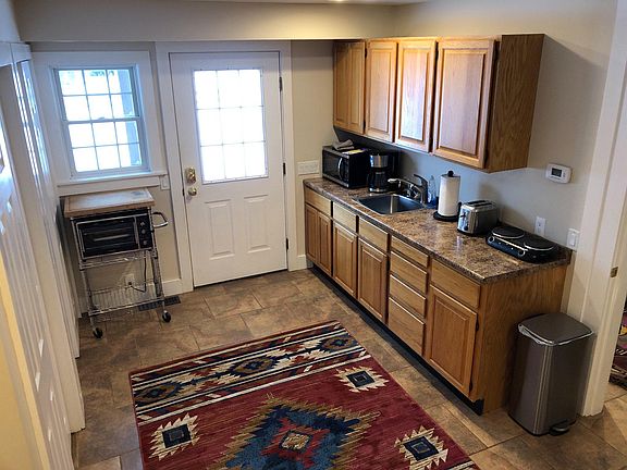 Full kitchen