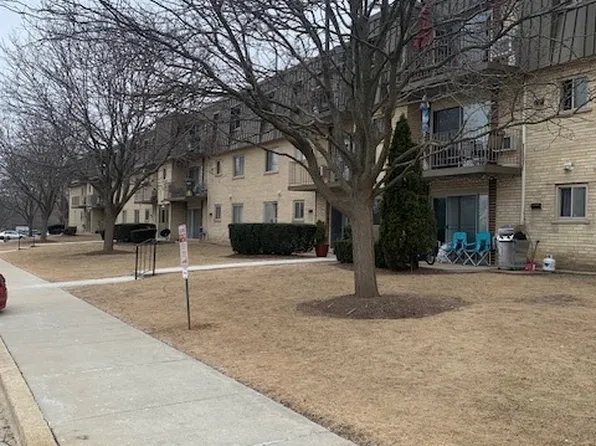 577 Fairway View Dr #7-1K, Wheeling, IL 60090