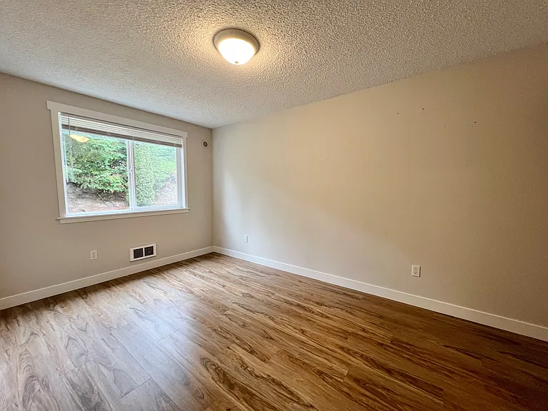 131 Lippert Dr W #103 — Photo 10