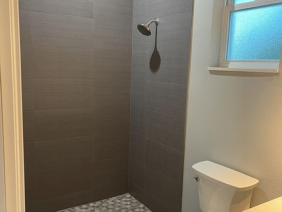 4th image of 19 Ryall Ln #B