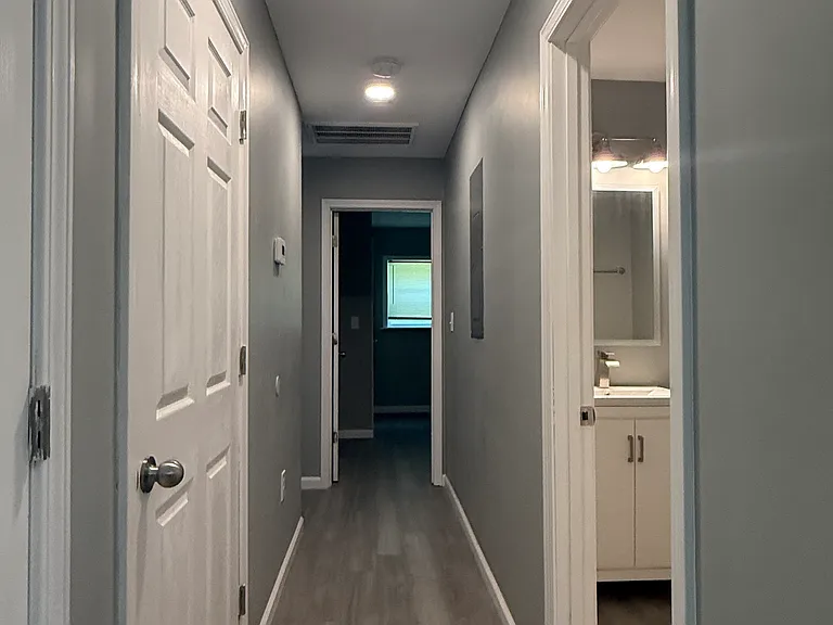 125 Walt Banks Rd — Photo 1
