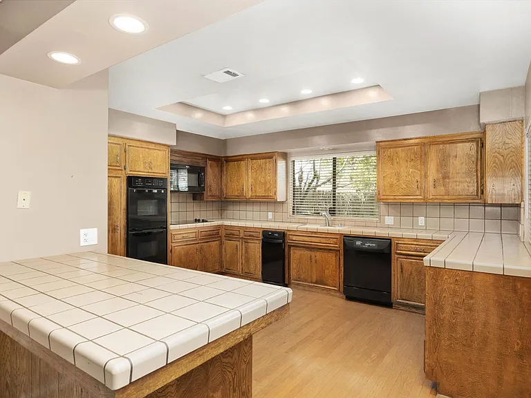 7808 Selkirk Dr — Photo 11