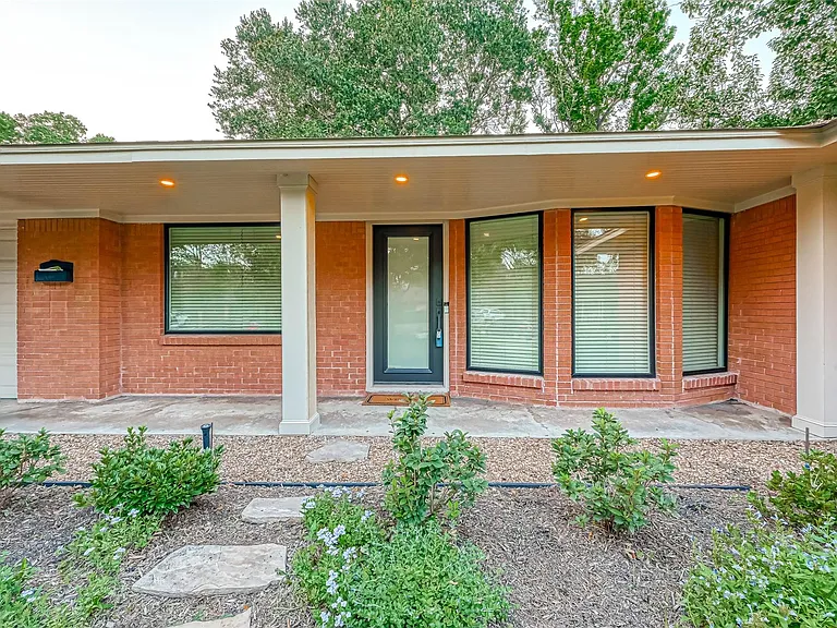 6414 Pineshade Ln — Photo 2