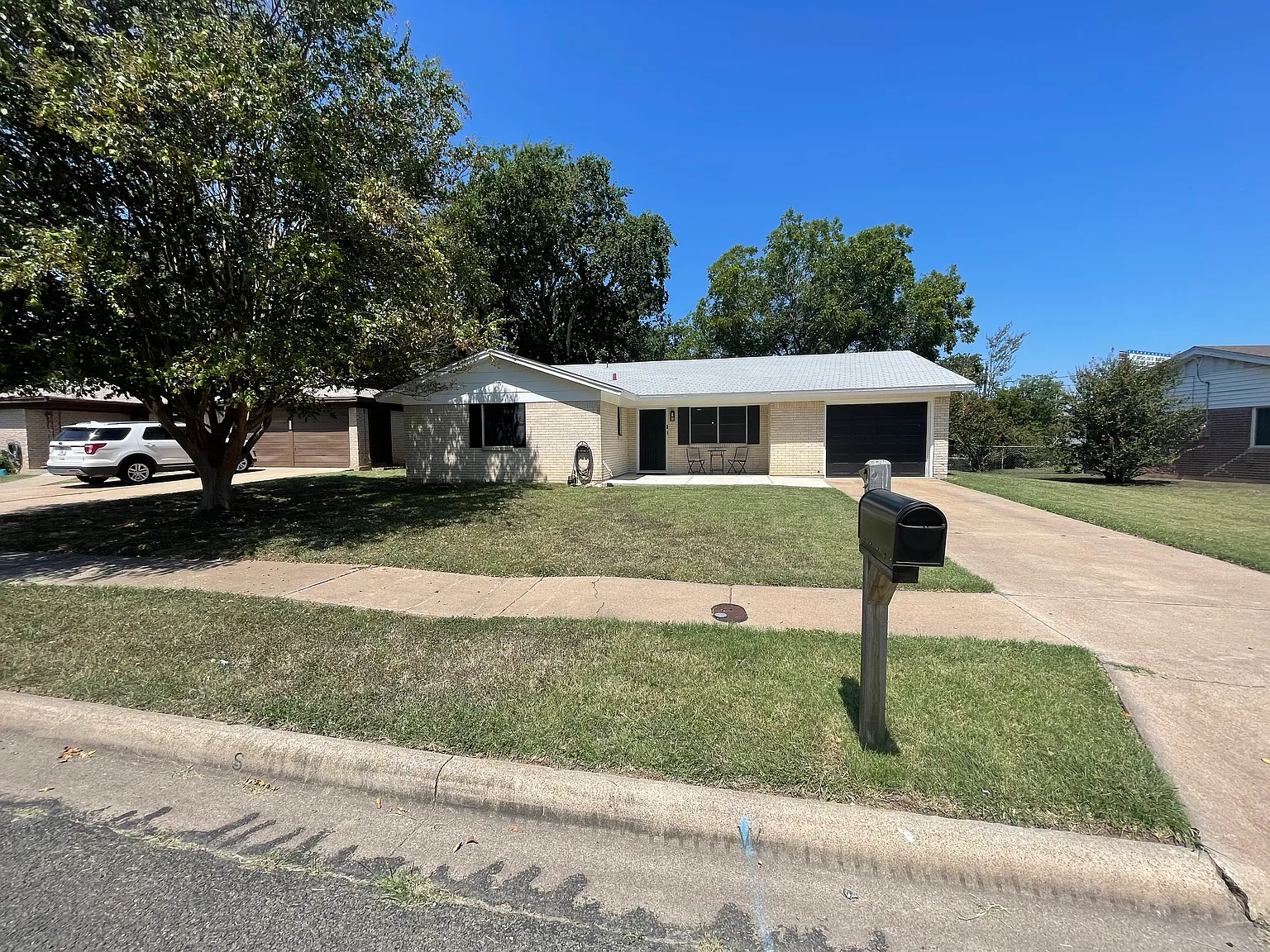 3 bed, 1.5 bath, 1228 sqft, $1,500 — Photo 3