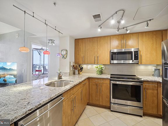 4th image of 1021 Garfield St #834