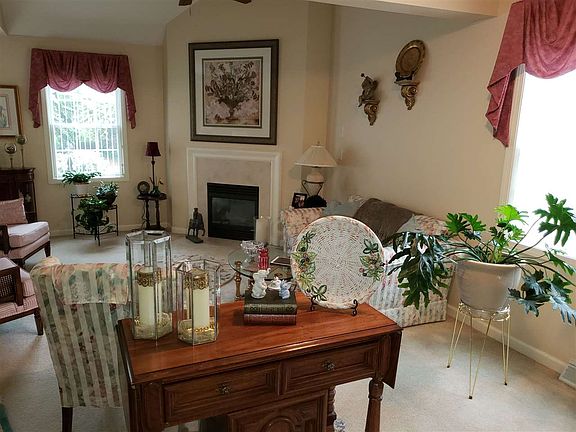 3rd image of 7 Paddlewheel Ct