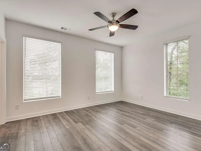 513 Burton Dr — Photo 21