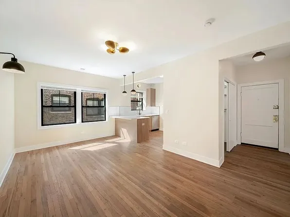 4012 W Cullom Ave APT 2E, Chicago, IL 60641
