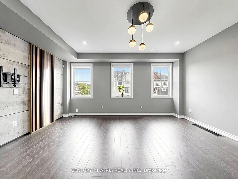 79 Boadway Cres — Photo 11