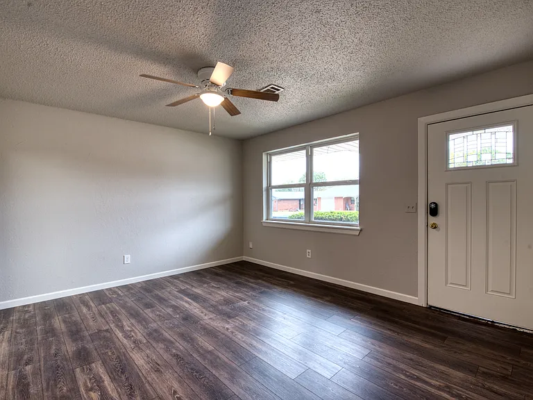 2828 SW 83rd St — Photo 13