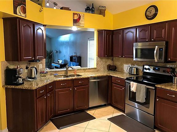 5th image of 912 Summer Lakes Dr