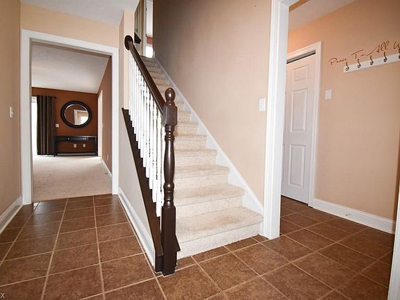 3rd image of 25660 Edgecliff Dr