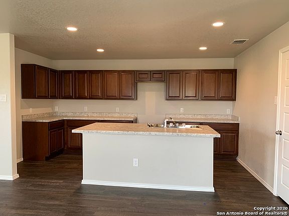 4th image of 7615 Twin Pine Ct