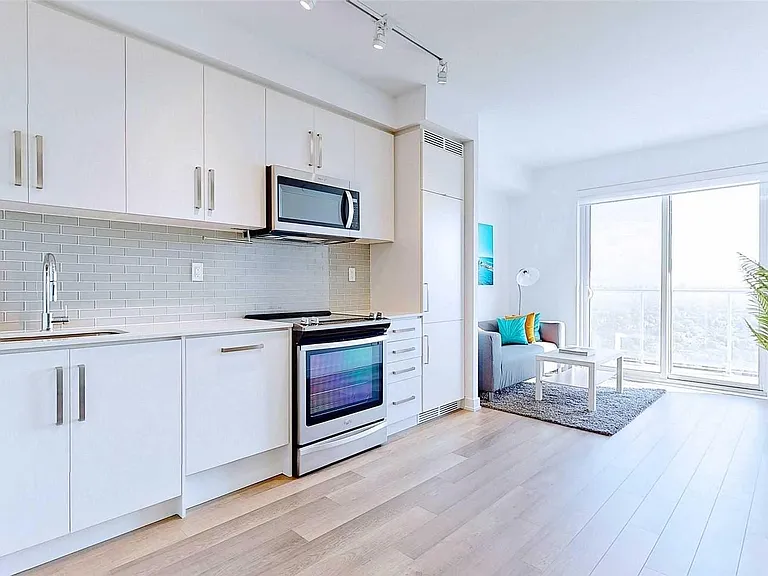 5180 Yonge St — Photo 26