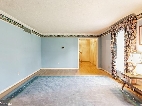 5th image of 606 Isaiah Dr