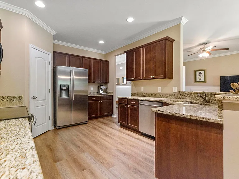 2243 Turnbury Ln — Photo 11