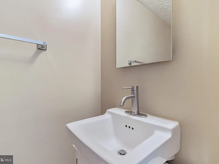 6302 Betsy Ross Ct — Photo 16