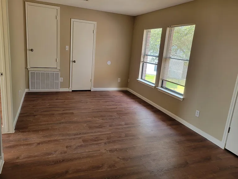 3037 Hill St — Photo 12