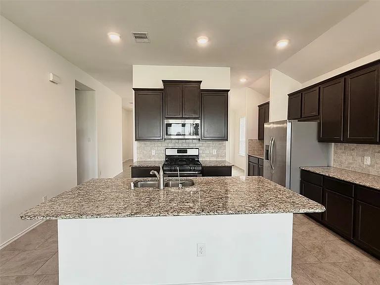 23603 Legano Dr — Photo 8