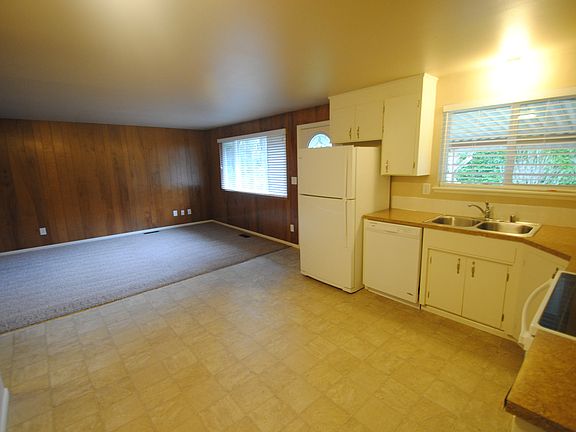 5th image of 10808 Deepwood Dr SW