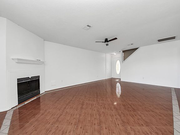 5th image of 403 Willow West Dr