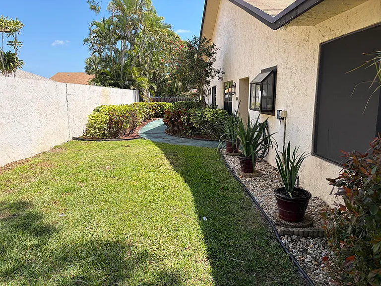 354 SW 28th Ave — Photo 34