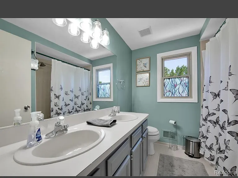 4959 Kingswood Dr — Photo 17