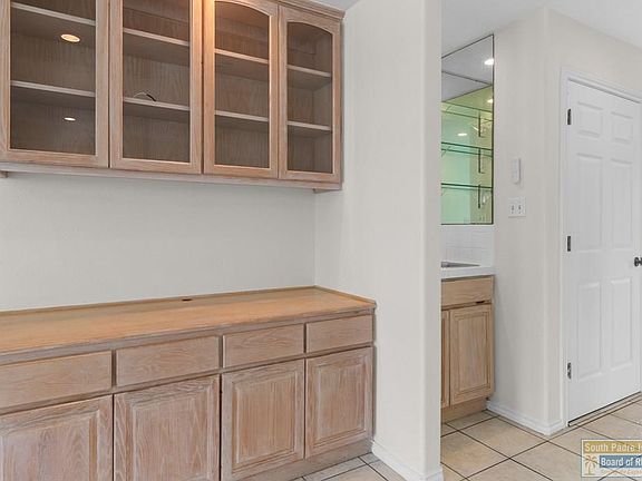 4th image of 123 E Parade Dr #A