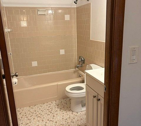 5th image of 676 Farm Rd APT 1