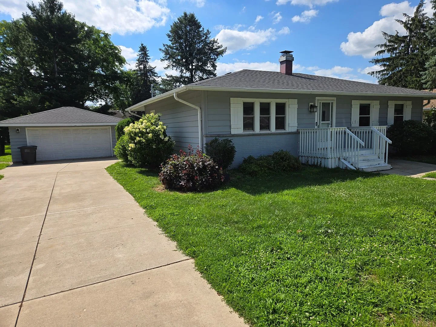 1032 Bonnie Brae Ln photo 1