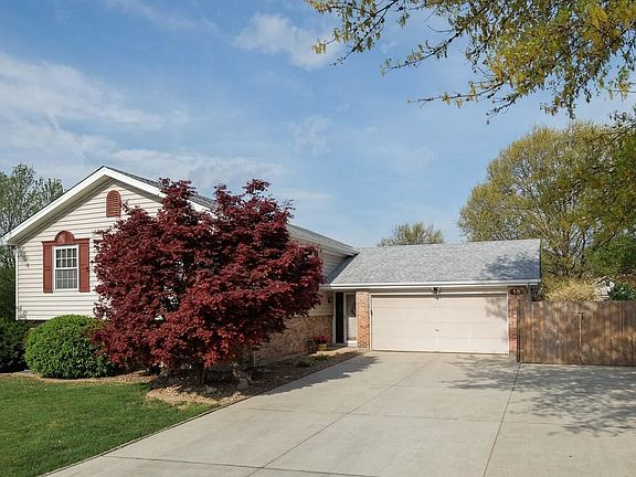 Welcome to 10 Suncrest Dr., St. Peters, MO  63376!