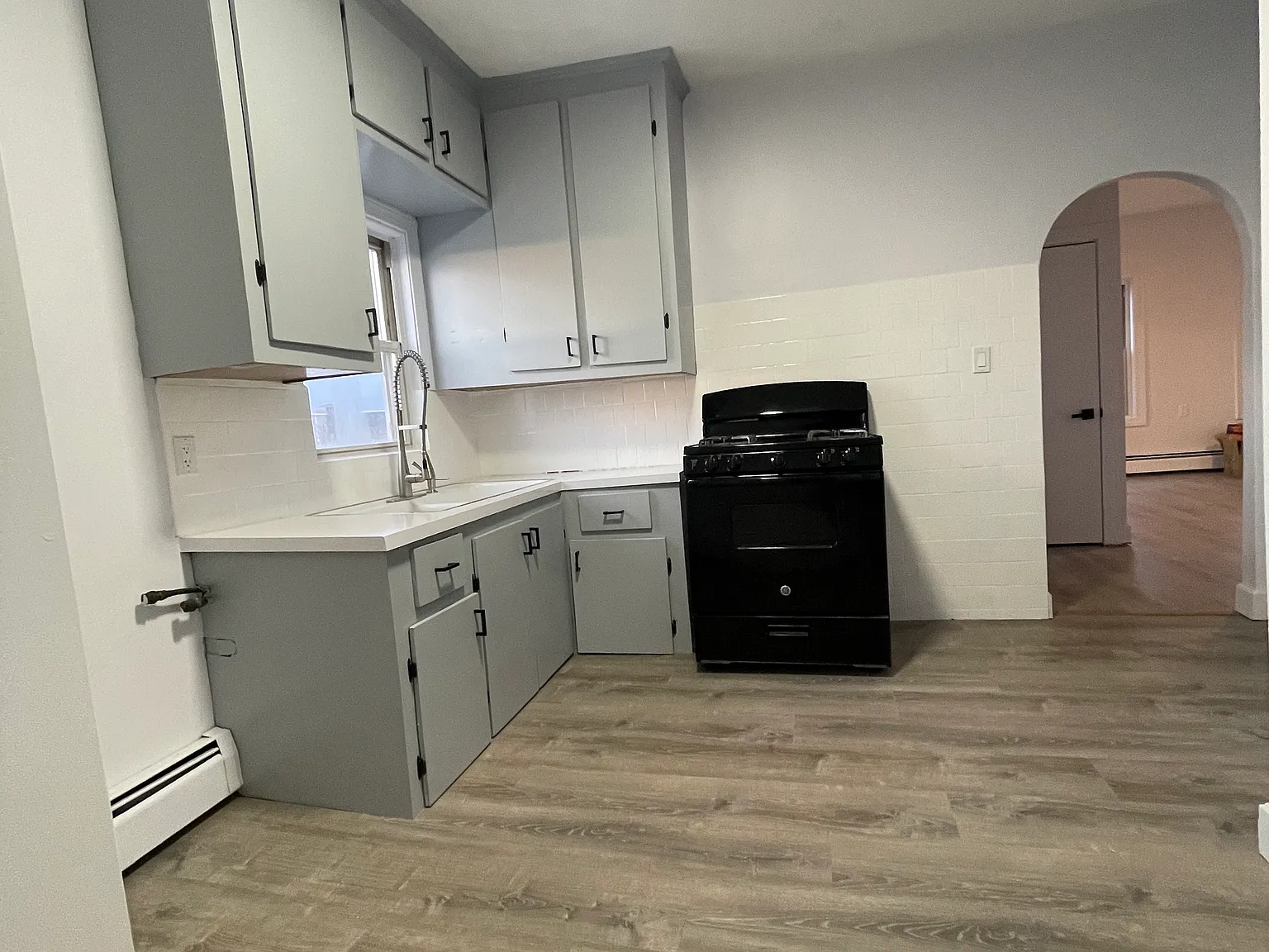 3 bed, 840 sqft, $1,700 — Photo 2