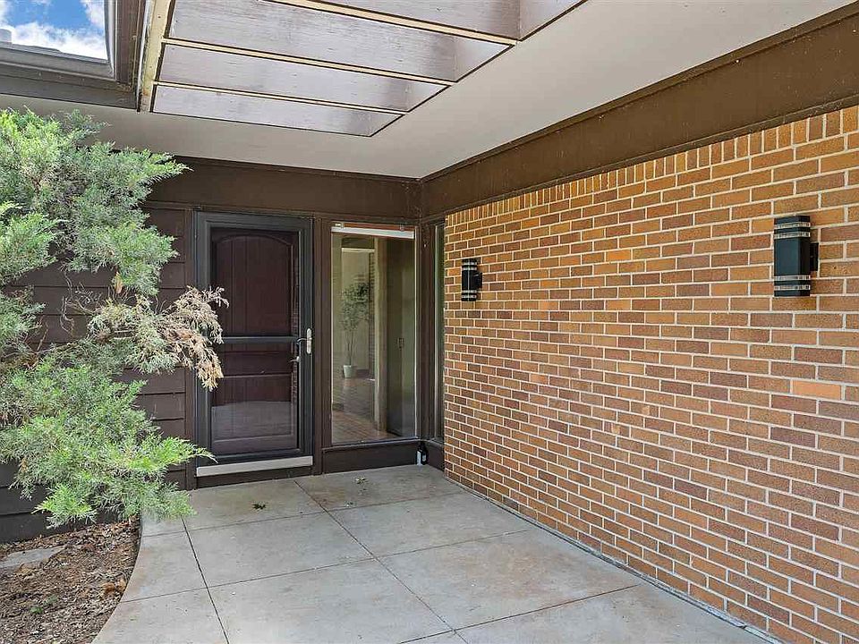 8 Lakeview Dr NE, Iowa City, IA 52240 Zillow