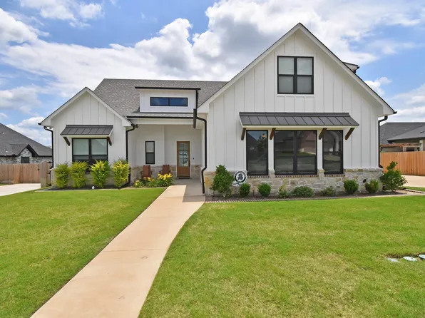 3102 Club Dr, Tyler, TX 75703