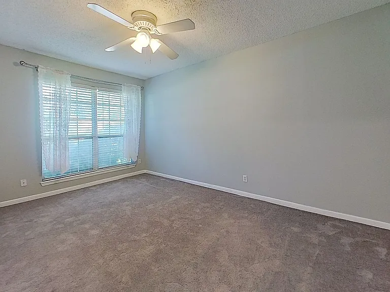 1301 Kings Rd — Photo 14