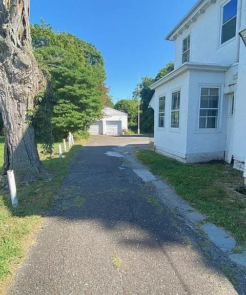227 E High St — Photo 4