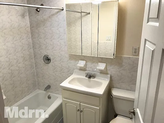 Rented by Mdrn Residential | media 23
