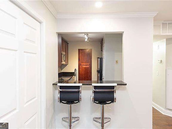 5th image of 2657 Lenox Rd NE #P216