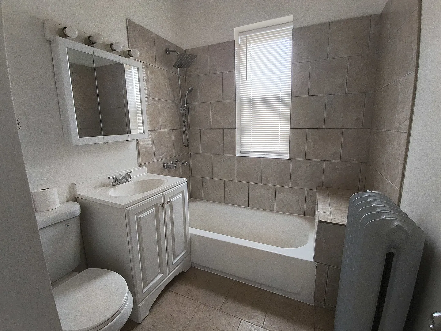 3 bed, 1100 sqft, $1,400 — Photo 3