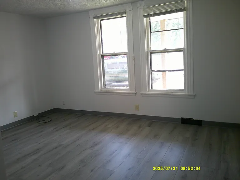 233 W Bluff St #B — Photo 4