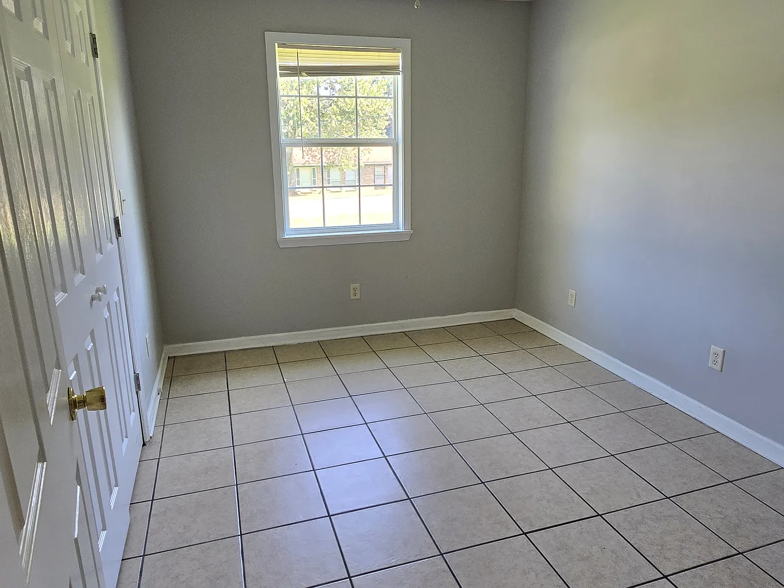 3 bed, 1.5 bath, 1266 sqft, $1,550 — Photo 2