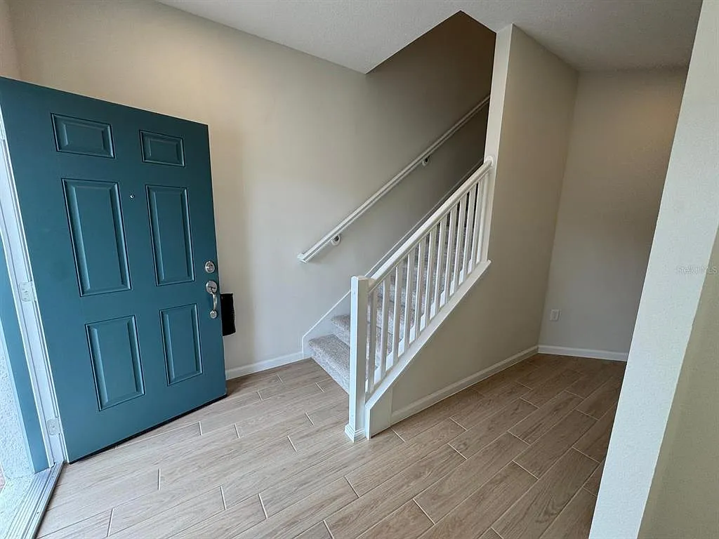 3 bed, 2.5 bath, 2147 sqft, $2,700 — Photo 2