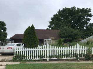 35 Jolly Ln, Levittown, PA 19055
